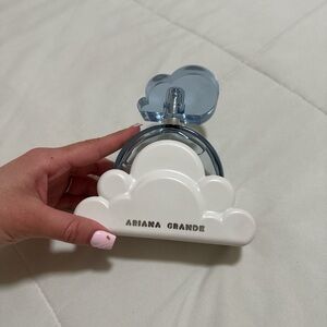 Ariana Grande Cloud Decor - White and Blue